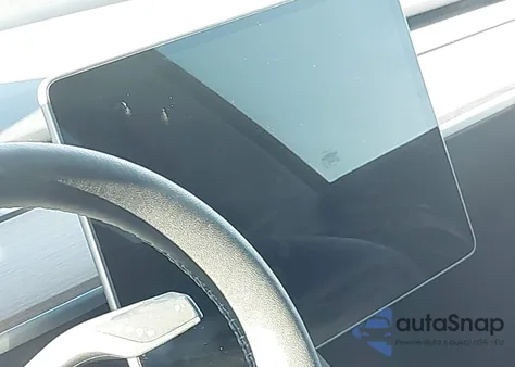 2024 Tesla Model Y Long Range Dual Motor All-Wheel Drive z USA, uszkodzony, nr VIN 7SAYGDEE9RA275956